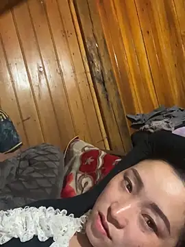 Snapshot of miemie-xx chatting on 12/05/25, 01:42 miemie-xx online show from 12/05/25, 01:42