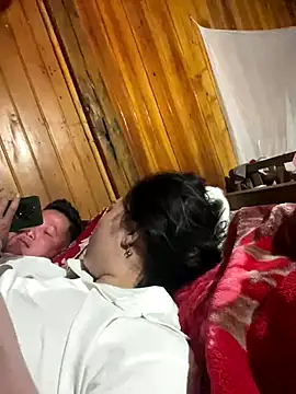 Snapshot of miemie-xx chatting on 12/15/25, 02:54 miemie-xx online show from 12/15/25, 02:54