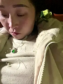 Snapshot of miemie-xx chatting on 12/18/25, 01:28 miemie-xx online show from 12/18/25, 01:28