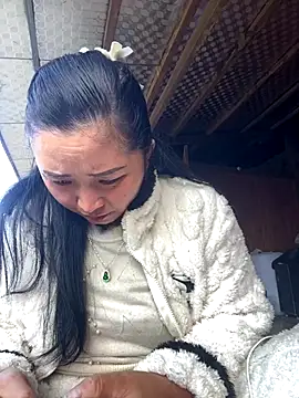 Snapshot of miemie-xx chatting on 12/19/25, 03:13 miemie-xx online show from 12/19/25, 03:13