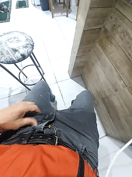 Snapshot of Merlin2310 chatting on 11/16/25, 04:40 Merlin2310 online show from 11/16/25, 04:40