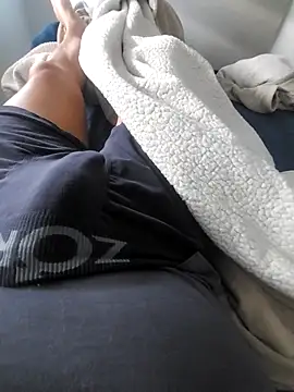 Snapshot of Merlin2310 chatting on 11/16/25, 05:51 Merlin2310 online show from 11/16/25, 05:51