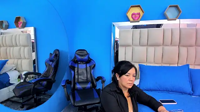 Snapshot of tania_reyes_ chatting on 10/11/25, 03:28 tania reyes  online show from 10/11/25, 03:28