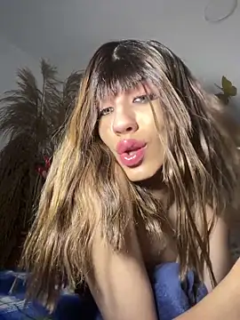 SiaraRealist online show from 12/19/25, 01:01