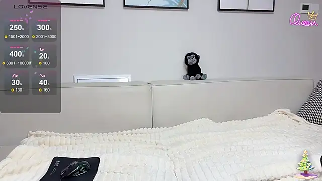 Snapshot of Alyssa-8 chatting on 02/24/26, 09:40 Alyssa-8 online show from 02/24/26, 09:40