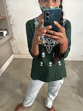 Snapshot of Rani_hot2 chatting on 10/17/25, 06:49 Rani hot2 online show from 10/17/25, 06:49