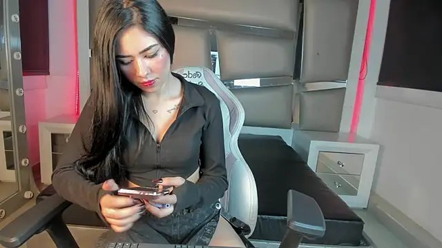 Snapshot of Violeta_js chatting on 11/10/25, 03:49 Violeta js online show from 11/10/25, 03:49