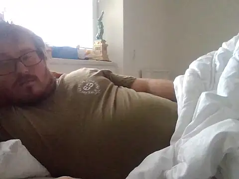 Snapshot of czechguy chatting on 11/09/25, 10:46 czechguy online show from 11/09/25, 10:46