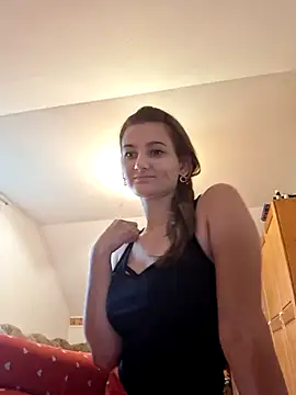 Snapshot of Nika_aa chatting on 10/17/25, 06:05 Nika aa online show from 10/17/25, 06:05