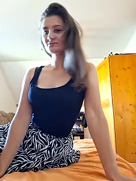 Snapshot of Nika_aa chatting on 10/19/25, 12:06 Nika aa online show from 10/19/25, 12:06