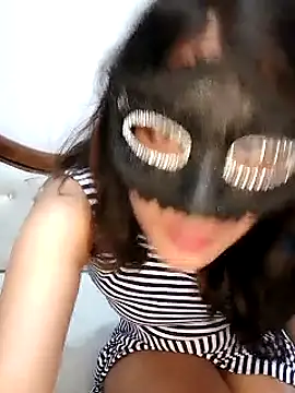 Lovebirdss online show from 11/12/25, 09:53