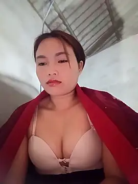 Snapshot of Rabbit-small chatting on 11/21/25, 04:16 Rabbit-small online show from 11/21/25, 04:16