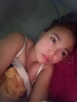 Snapshot of Rabbit-small chatting on 12/22/25, 09:12 Rabbit-small online show from 12/22/25, 09:12