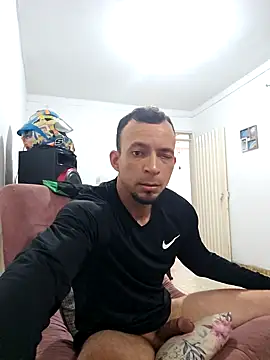 Snapshot of Racso100 chatting on 11/08/25, 12:05 Racso100 online show from 11/08/25, 12:05