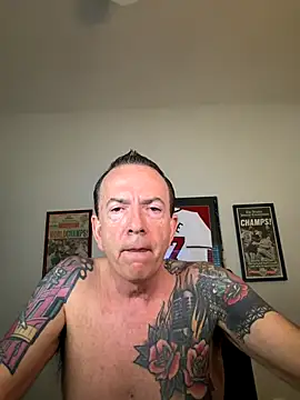 Snapshot of Crazy_Mike1 chatting on 10/07/25, 01:08 Crazy Mike1 online show from 10/07/25, 01:08