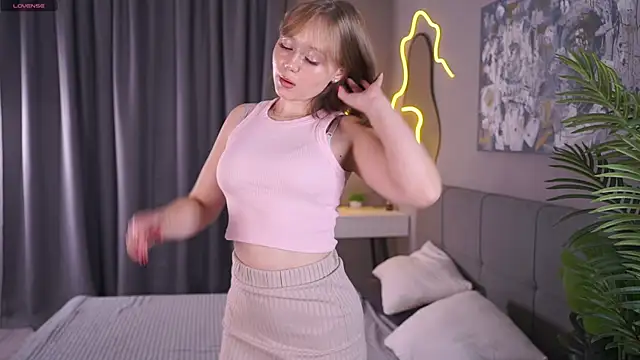 Snapshot of lorapalmerry chatting on 10/12/25, 03:11 lorapalmerry online show from 10/12/25, 03:11