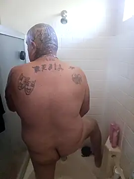 Snapshot of B1GLO chatting on 11/09/25, 06:17 B1GLO online show from 11/09/25, 06:17