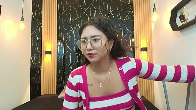Snapshot of SamanthaFox_8 chatting on 05/19/26, 10:54 SamanthaFox 8 online show from 05/19/26, 10:54
