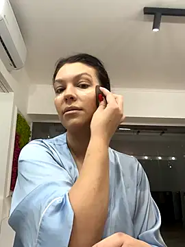 Snapshot of ClaraPasssion chatting on 11/23/25, 05:18 ClaraPasssion online show from 11/23/25, 05:18