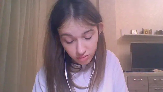 Snapshot of CeyaLier chatting on 10/09/25, 05:11 CeyaLier online show from 10/09/25, 05:11