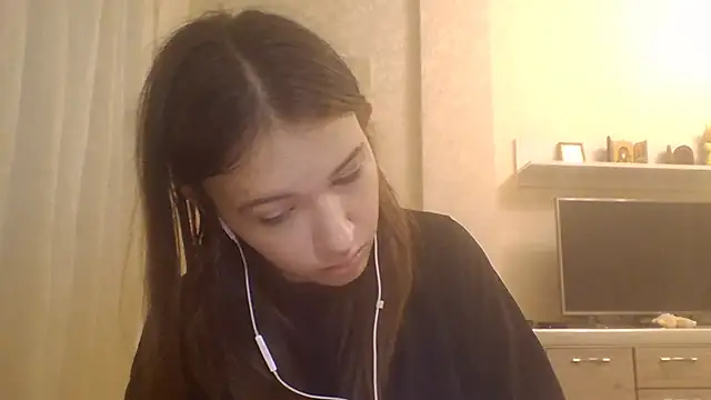 Snapshot of CeyaLier chatting on 10/12/25, 02:05 CeyaLier online show from 10/12/25, 02:05