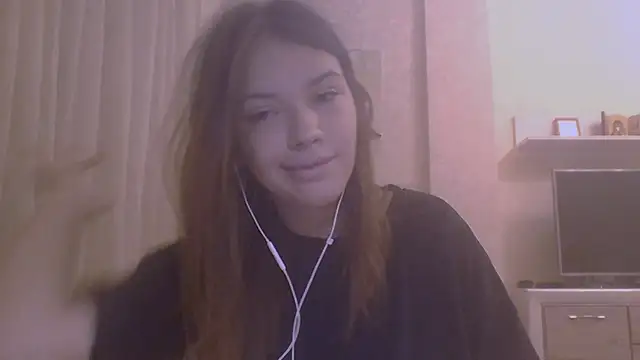 Snapshot of CeyaLier chatting on 10/13/25, 04:07 CeyaLier online show from 10/13/25, 04:07