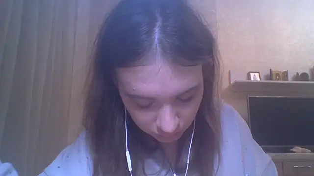 Snapshot of CeyaLier chatting on 10/14/25, 04:08 CeyaLier online show from 10/14/25, 04:08