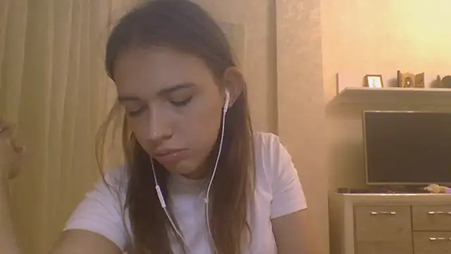 Snapshot of CeyaLier chatting on 10/15/25, 06:08 CeyaLier online show from 10/15/25, 06:08