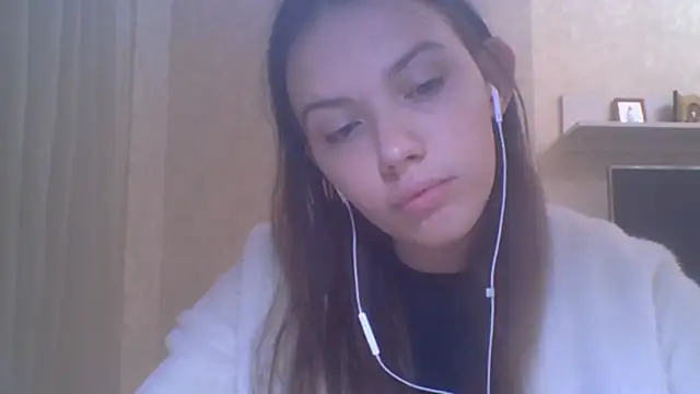 Snapshot of CeyaLier chatting on 10/16/25, 04:08 CeyaLier online show from 10/16/25, 04:08