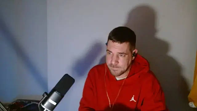 Snapshot of chibrax918 chatting on 12/15/25, 02:27 chibrax918 online show from 12/15/25, 02:27