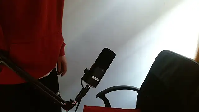 Snapshot of chibrax918 chatting on 12/16/25, 09:47 chibrax918 online show from 12/16/25, 09:47