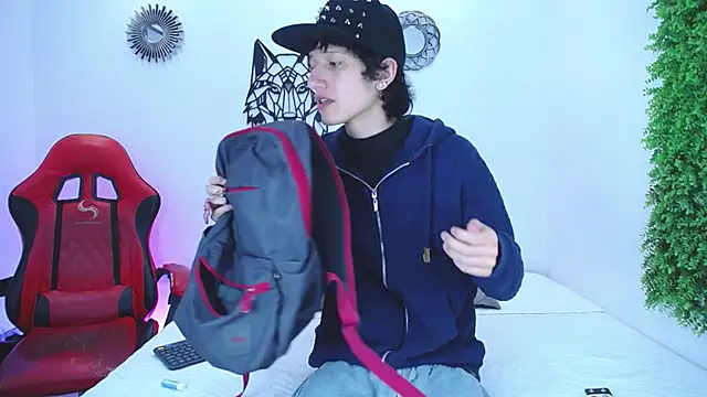 Snapshot of Emo_Boy_ chatting on 11/12/25, 12:49 Emo Boy online show from 11/12/25, 12:49