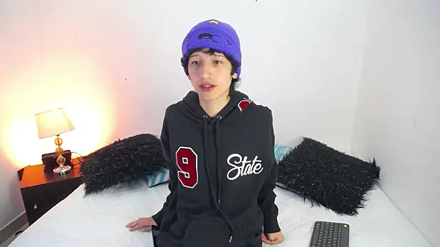 Snapshot of Emo_Boy_ chatting on 11/21/25, 12:26 Emo Boy online show from 11/21/25, 12:26