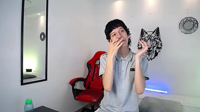 Snapshot of Emo_Boy_ chatting on 12/14/25, 12:32 Emo Boy online show from 12/14/25, 12:32