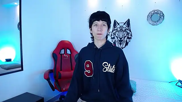 Snapshot of Emo_Boy_ chatting on 12/19/25, 12:45 Emo Boy online show from 12/19/25, 12:45