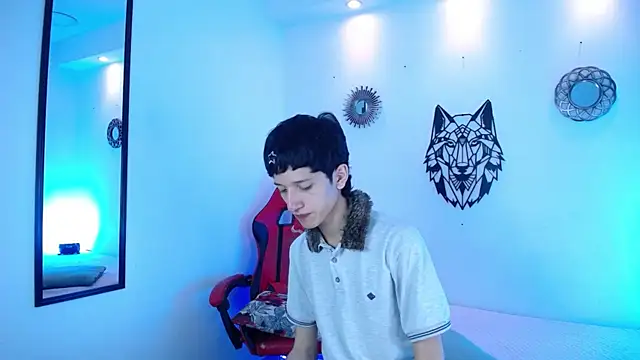 Snapshot of Emo_Boy_ chatting on 01/08/26, 08:33 Emo Boy online show from 01/08/26, 08:33