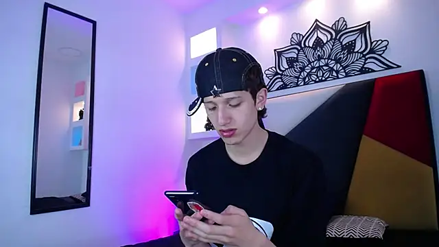 Snapshot of Emo_Boy_ chatting on 01/14/26, 06:24 Emo Boy online show from 01/14/26, 06:24