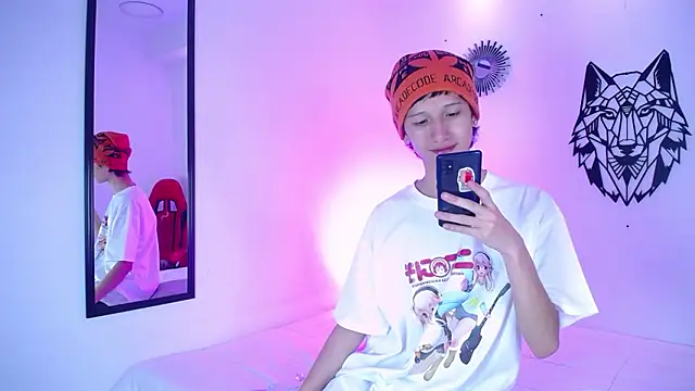 Snapshot of Emo_Boy_ chatting on 01/15/26, 12:43 Emo Boy online show from 01/15/26, 12:43