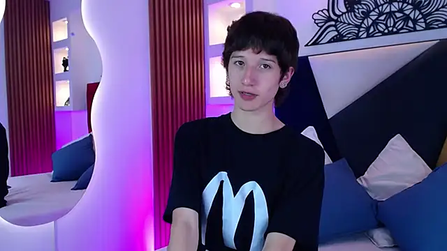 Snapshot of Emo_Boy_ chatting on 02/18/26, 08:38 Emo Boy online show from 02/18/26, 08:38