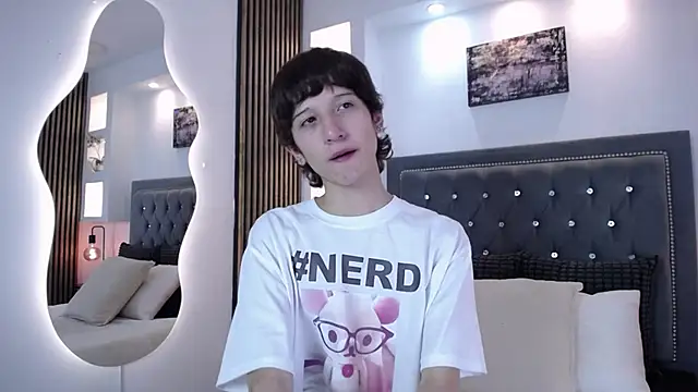 Emo Boy  online show from 03/05/26, 08:05