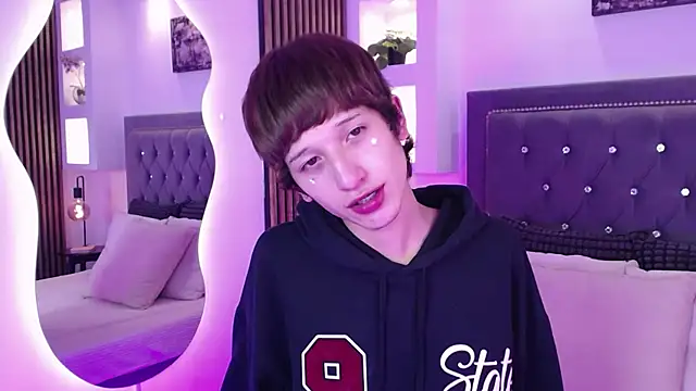 Emo Boy  online show from 05/04/26, 08:38