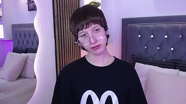 Emo Boy  online show from 05/18/26, 04:40