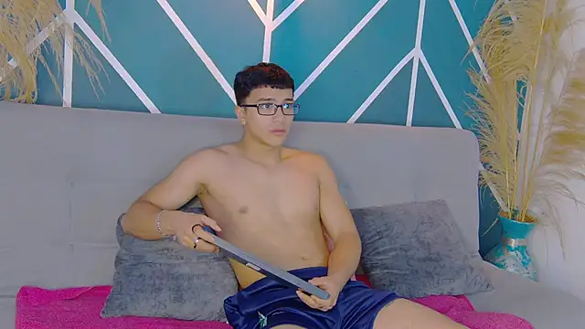 Snapshot of Stefano_Calle chatting on 10/30/25, 12:28 Stefano Calle online show from 10/30/25, 12:28