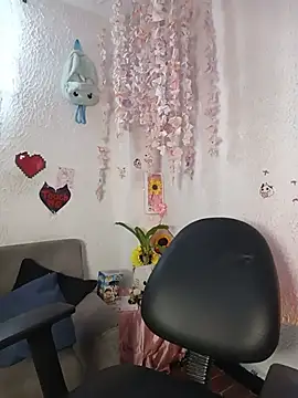 Emilycollei online show from 05/17/26, 04:58