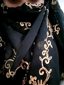 Snapshot of RAYI_Queen_15 chatting on 11/30/25, 04:11 RAYI Queen 15 online show from 11/30/25, 04:11