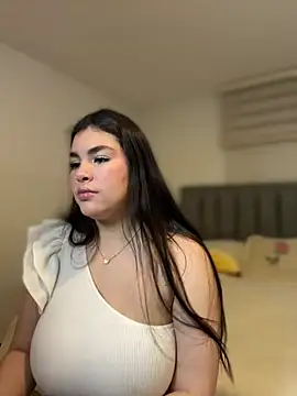 Isabella LaRue online show from 02/16/26, 07:43