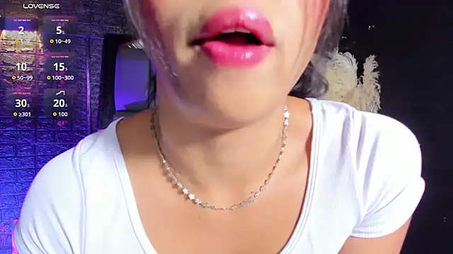 Snapshot of Assia_Roos chatting on 06/18/26, 10:30 Assia Roos online show from 06/18/26, 10:30