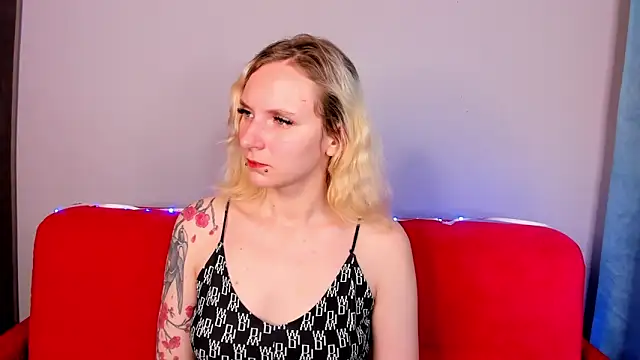 LikiLips online show from 10/15/25, 01:50