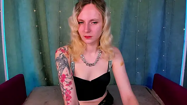 LikiLips online show from 11/28/25, 01:30