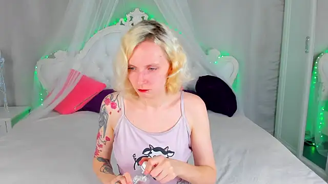 LikiLips online show from 03/28/26, 08:14